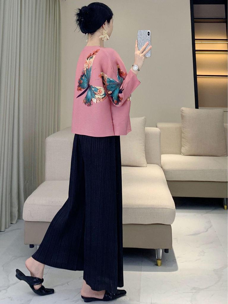 2025 Spring Butterfly Print Ruched Nine-Sleeve Cardigan: Chinese Style Buttoned Top for Moms