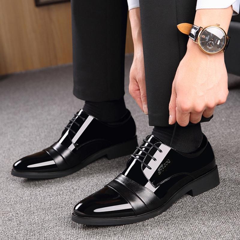 Soziales Schuhwerk für Herren Lässig Business Lackleder Kleiderschuhe Mann Glänzendes Obermaterial Spitzschuh Trend Büro Anzug Schuhe Neu