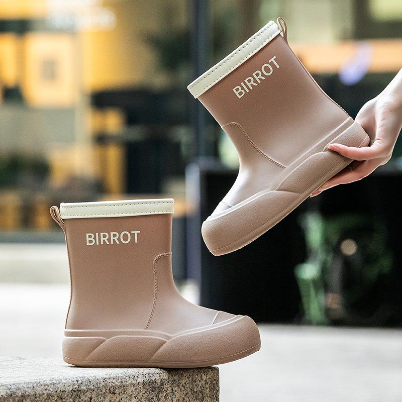 Water shoes Japanese flat rain boots rain shoes girls short tube anti-medium tube water boots