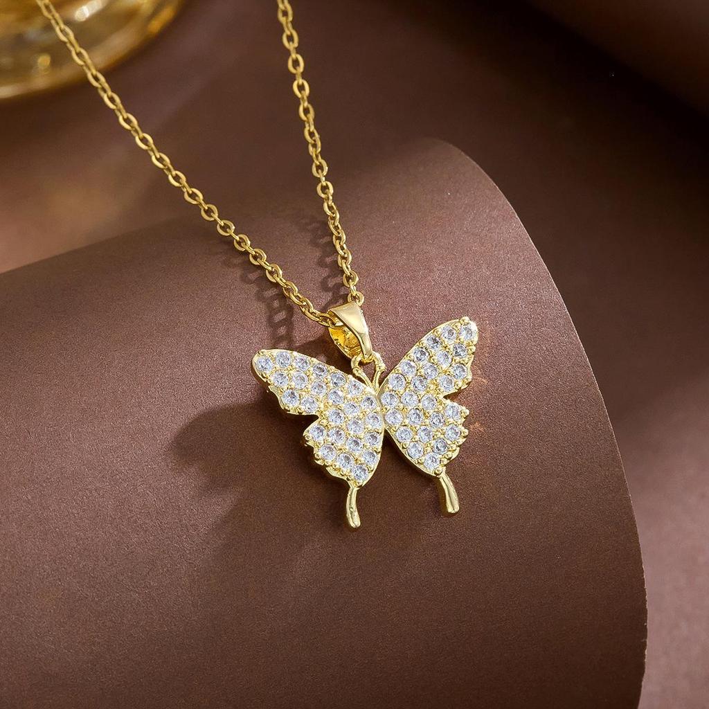 Diamond-Encrusted Butterfly Necklace for Women: Versatile High-End Design with Micro-Set Details and Elegant Clavicle Chain Jewelry.