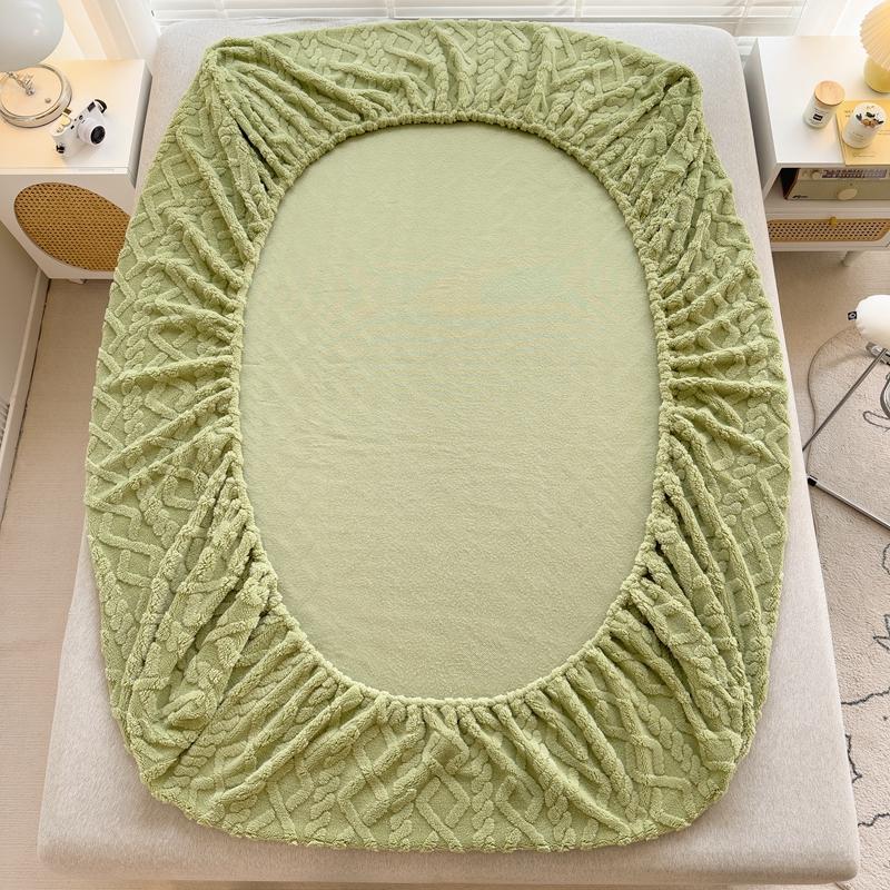 Jacquard Bed Cover 3D Embossed Velvet Mattress Cover Tafferta Bedsheet Winter Warm Fitted Sheet Mattress Protector Thickened