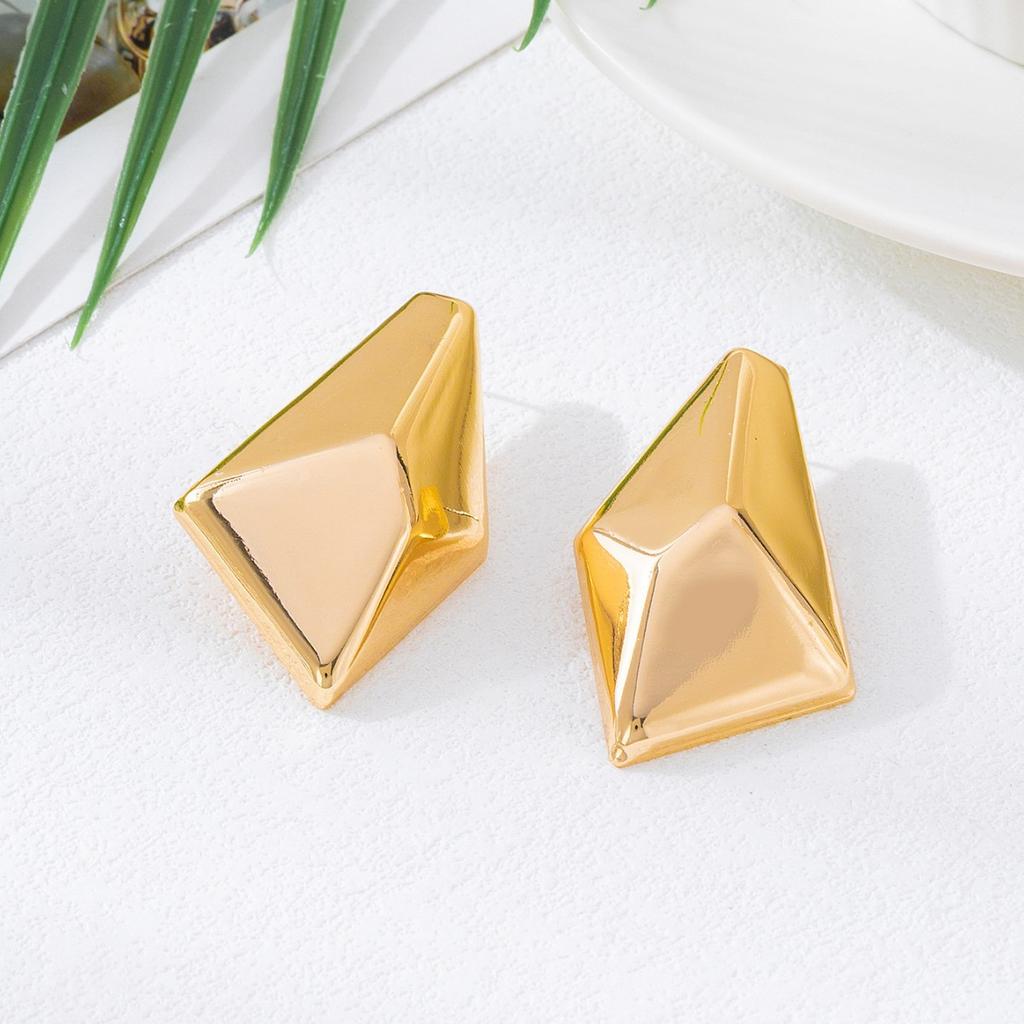 One Pair Daily All Match Fashion Shiny Geometric Gold Tone High Grade Stud Earrings For Women Vacation Party Wear Jewelry