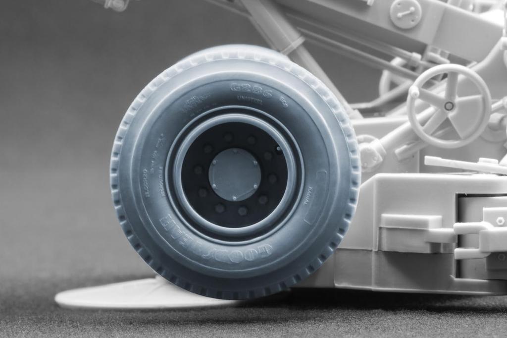 M198 155mm Howitzer Wheel Set X 1 Set Each Plastic Model Parts SCXWM35038C Scale-X 1/35 (Unloaded, Self-Weight Deformed) (For Trumpeter) (Cannon)