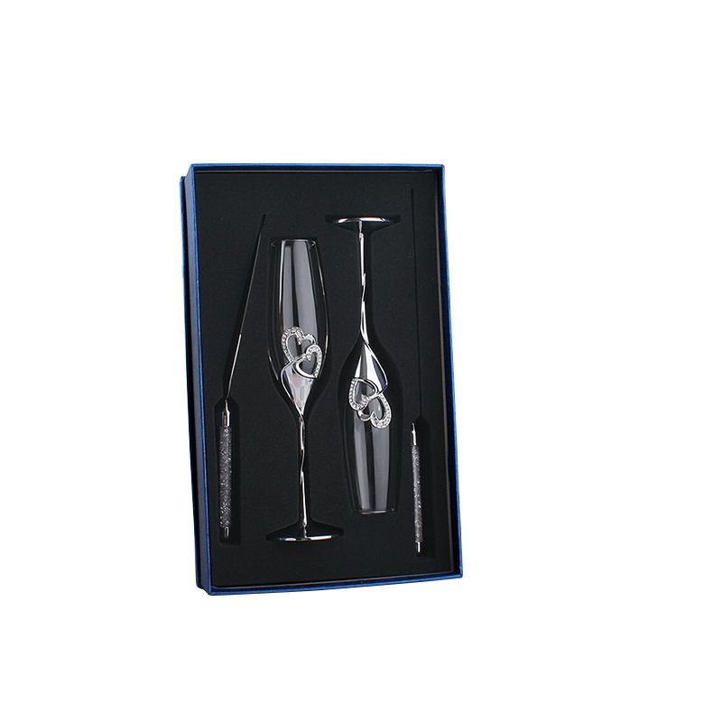 

4 шт., включаючи 2 келихи для шампанського, 1 ніж та 1 лопатку в коробці, весільні келихи для тосту, набір для подачі торта, блискучі намистини 101-200ml