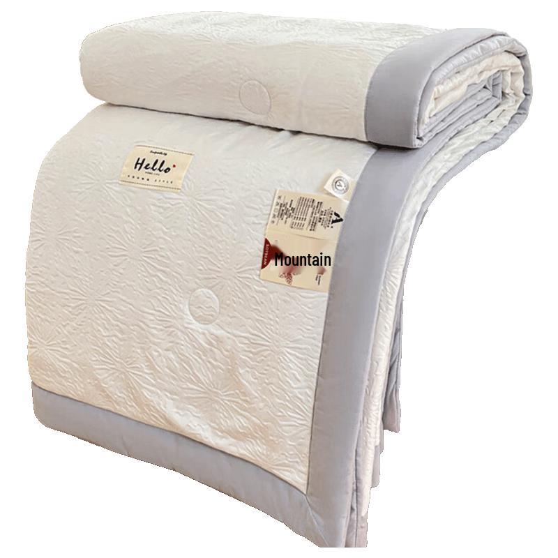 

Yalu Class A Lightweight Quilt