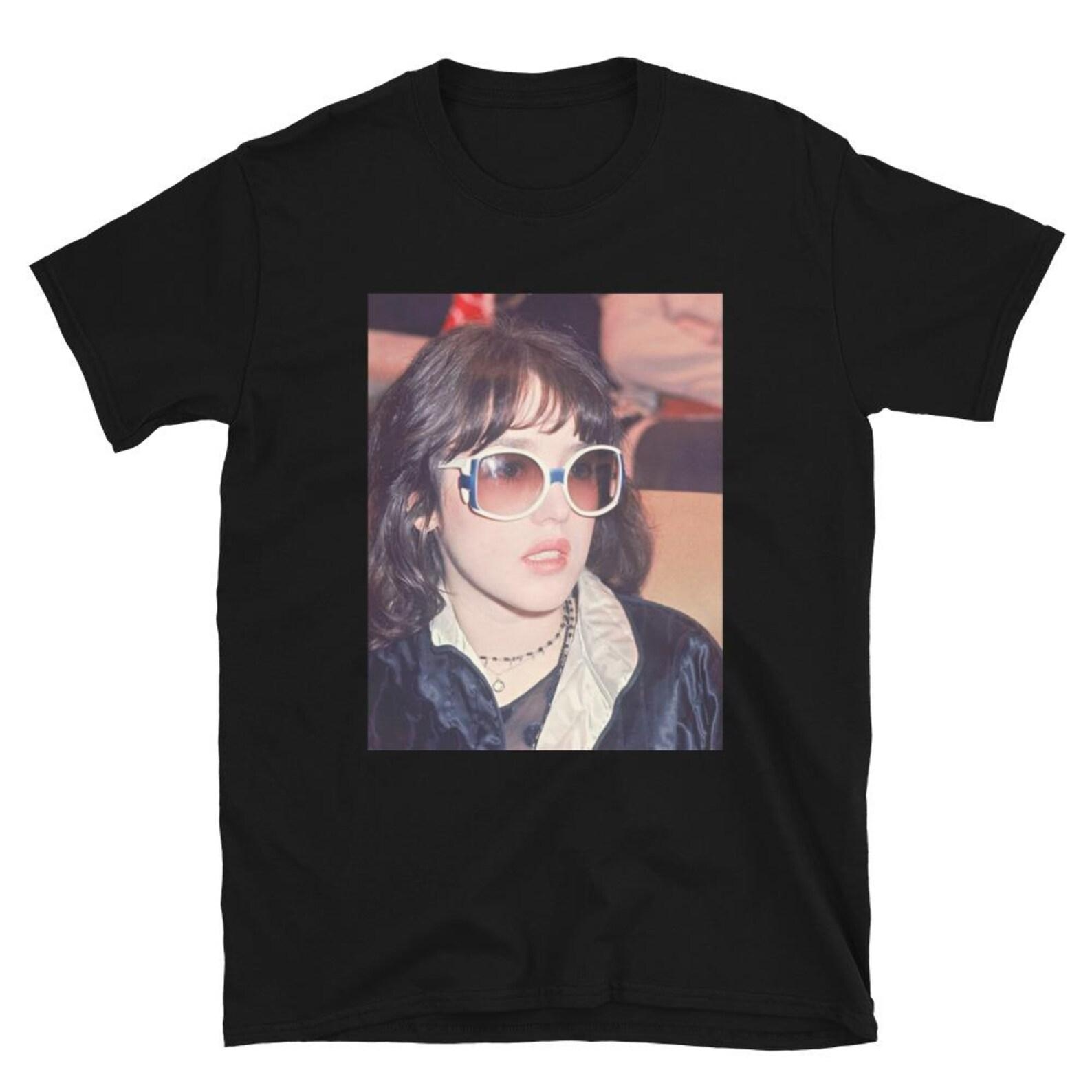 isabelle adjani wearing sunglasses T-Shirt M