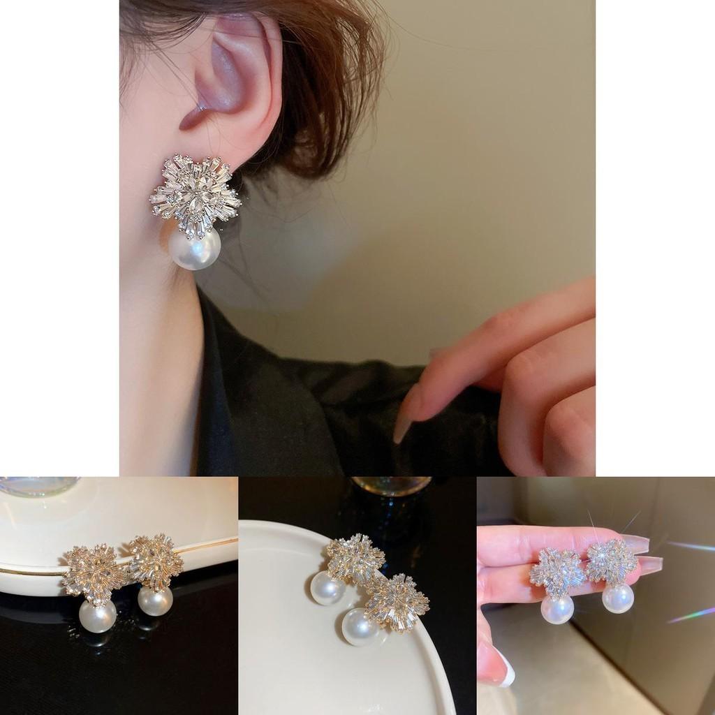 Unique And Exquisite Pearl Earrings 2023 Trendy Design Alloy Material Flower Shaped French Style Ear Pendants