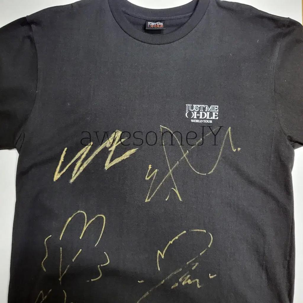 I-DLE group signature T-shirt Used