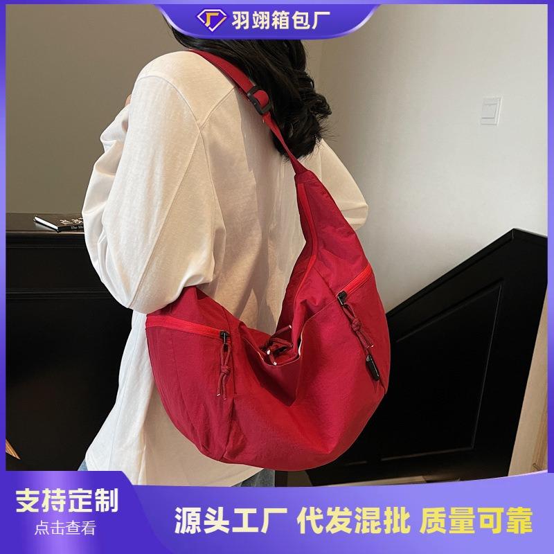 Large-capacity bag women's summer new niche design shoulder messenger bag simple commuter dumpling bag