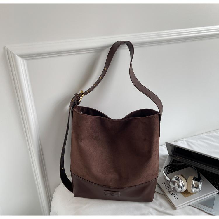 

Модная ретро сумка-тоут очень большого размера женская 2025 новая повседневная вместительная сумка-мессенджер через плечо для поездок на работу нишевая сумка-мессенджер тренд