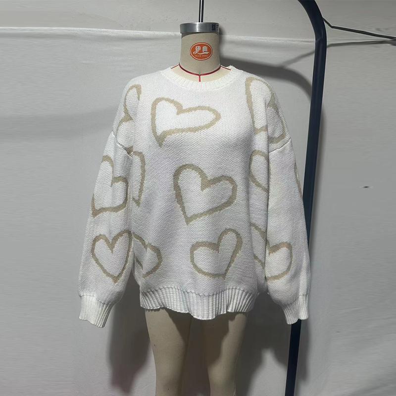 Женские зимние вязаные свитера с круглым вырезом и принтом в виде сердца — фото 13