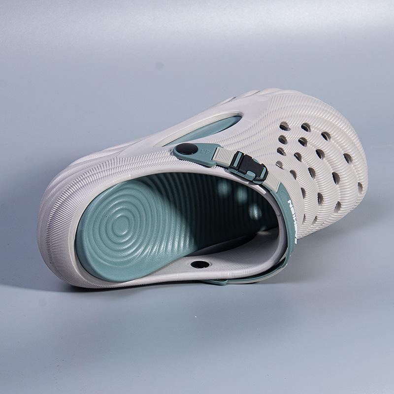 2025 Men's Sport Sandals: Summer Outdoor Beach Shoes with Thick Soles and Closed-Toe Design