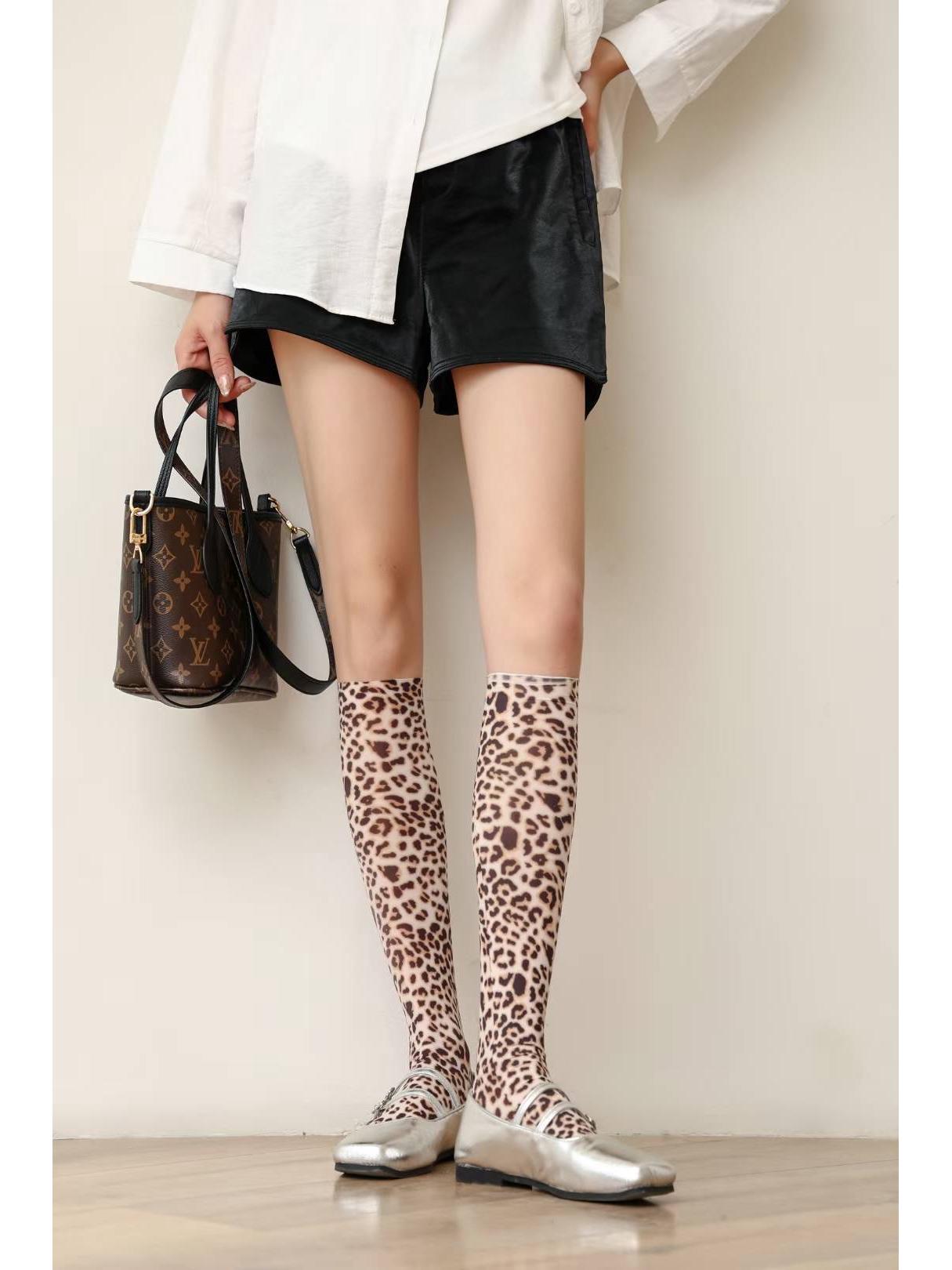 

Silky Halloween Leopard Print Horse Oil Mid-Calf Socks - Multicolor One Size