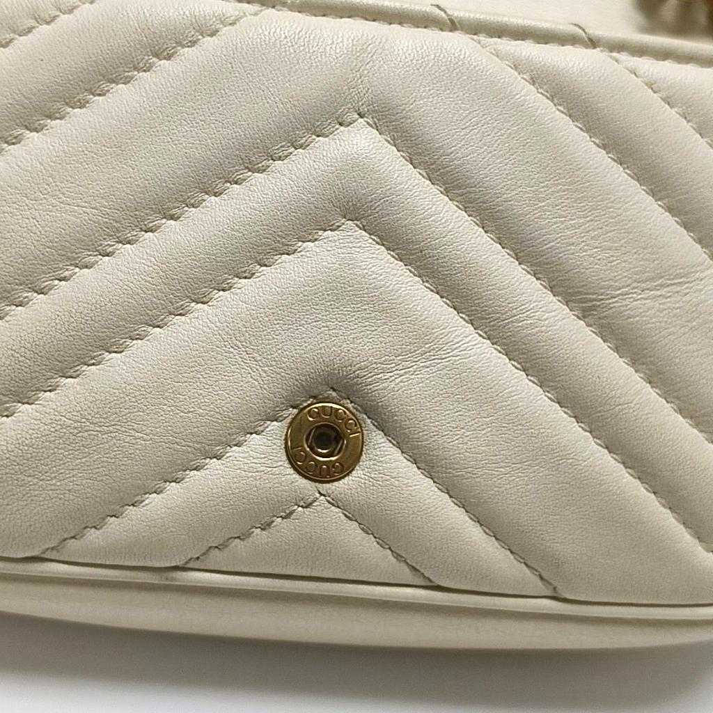 [Pre-Owned] GG Marmont Gold Logo Distressed Quilted Leather Mini Crossbody Bag - Fair #1C6UBM6