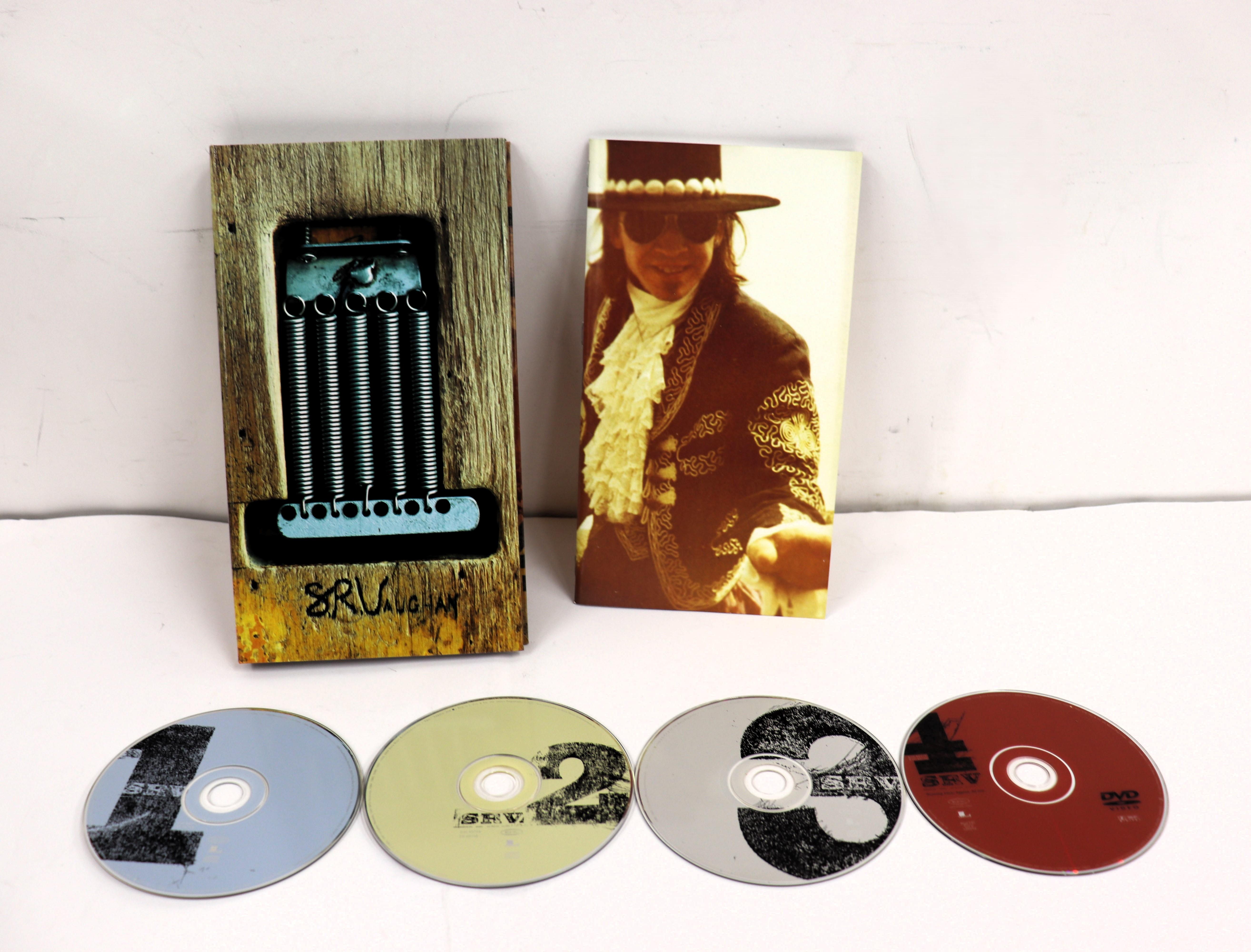

CD STEVIE RAY VAUGHAN SRV E4K65714 LEGACY 2000 US Rock Used
