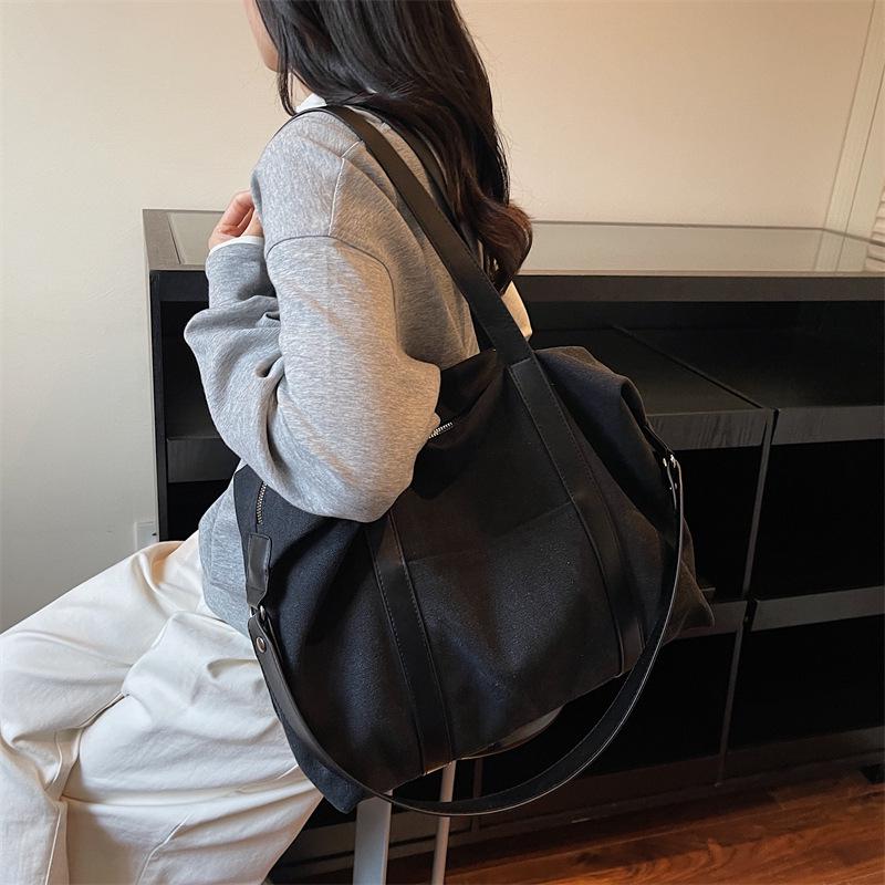 Canvasväska med stor kapacitet i koreansk stil: Trendig avslappnad axel- och crossbodyväska för daglig pendling och resor