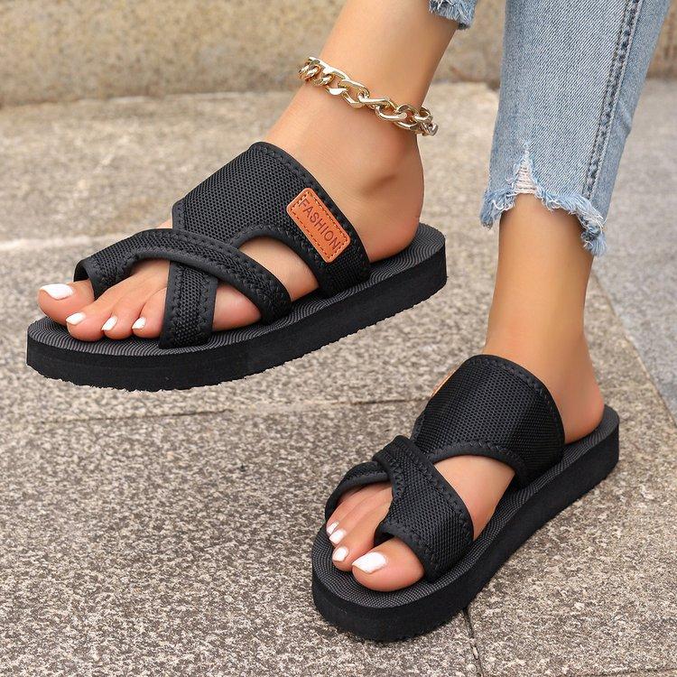 Large size flat floor set of toe slippers for women's summer new light outer wear TEUM new sandals for women