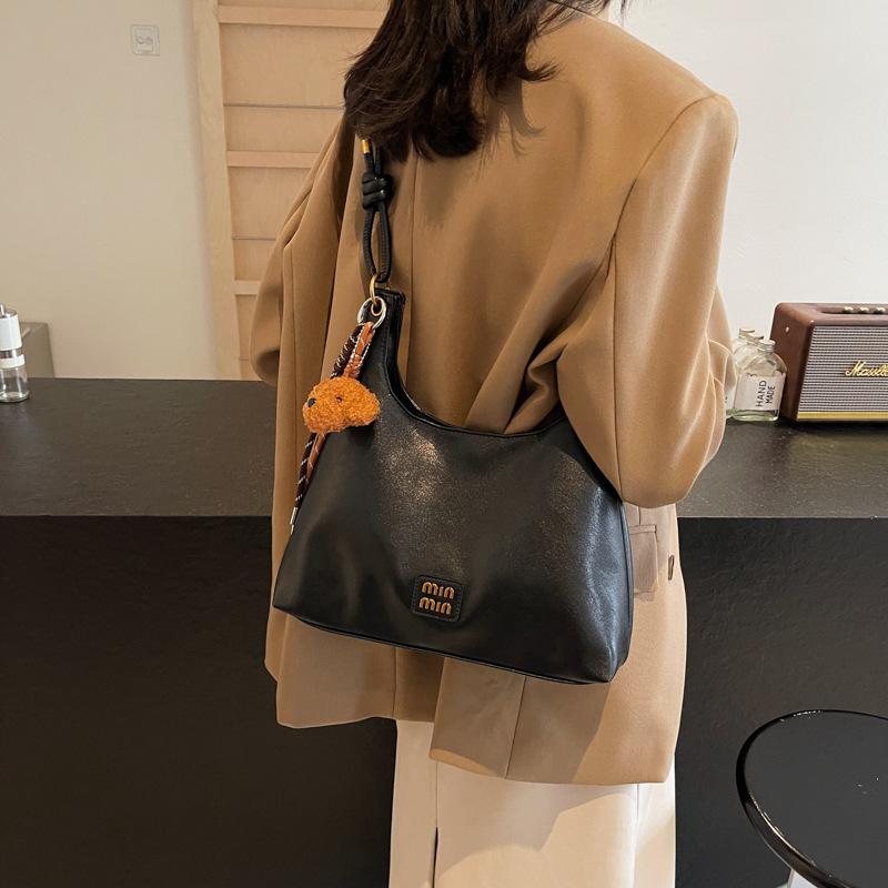 

Трендовая повседневная сумка-тоут женская 2024 осень и зима новая ретро модная сумка через плечо ниша простая и универсальная высокое чувство 31*9*30 чёрный