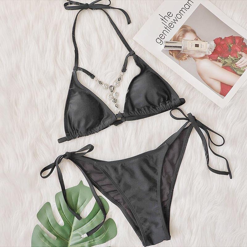 Seksowny wycięty diamentowy łańcuszek Zestaw Bikini Stroje kąpielowe Damskie sznurowany trójkątny halter stringi mikro bikini plażowy spice girl strój kąpielowy