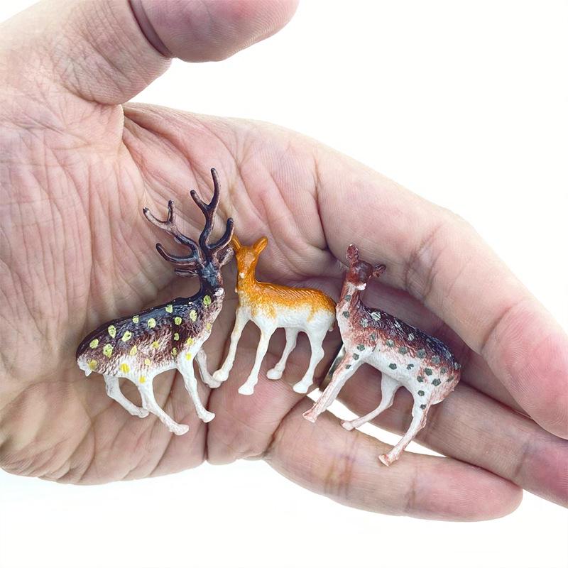Small 3-5cm Sika Deer Family Model Toy Set – Realistic 1-2 Inch Male & Female Deer Figures