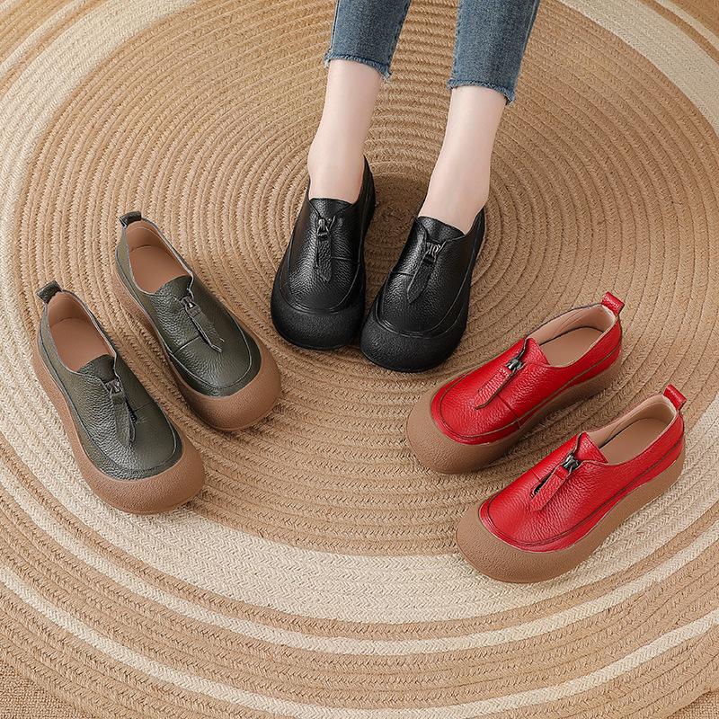 Fashion 2025 Spring New Style Slip On Head Layer Leather Retro Soft Bottom Large Flat Comfortable Mother's Shoes Women's Shoes