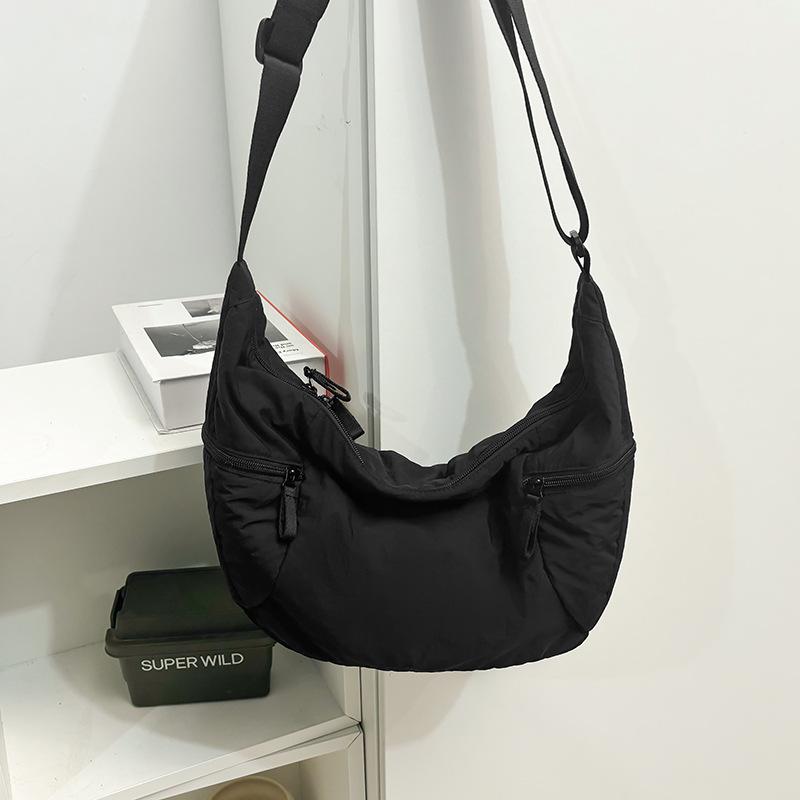 

New simple casual and lightweight dumpling bag shoulder messenger bag female student class commuter bag чёрный