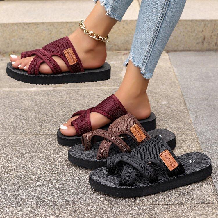 Large size flat floor set of toe slippers for women's summer new light outer wear TEUM new sandals for women