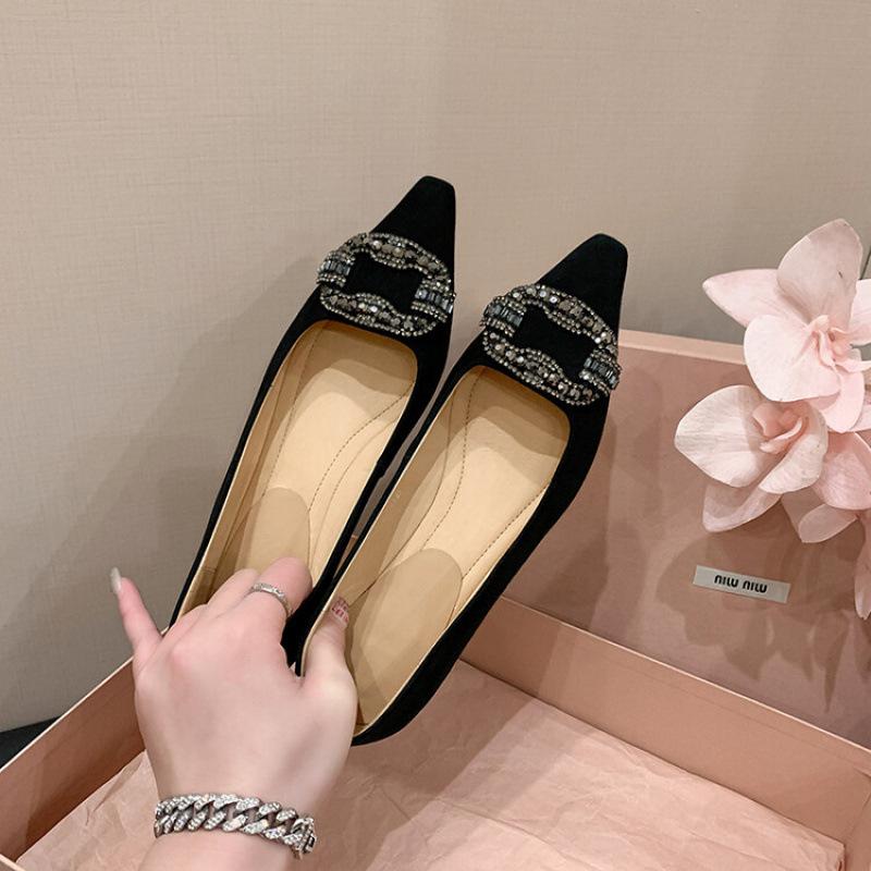 

New soft-soled sheepskin women s shoes are comfortable and fashionable, pointed-toed low-heeled large-size shoes, four-season casual one-pedal fl 40 чорний