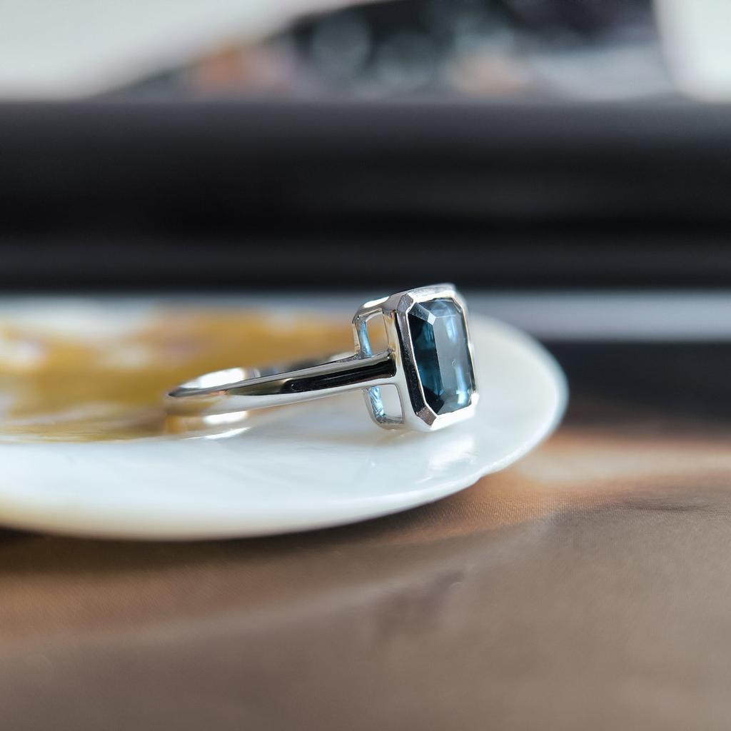 Серебряное кольцо с сапфиром nano 1.488ct, вес изделия 2,26 гр (2205999)