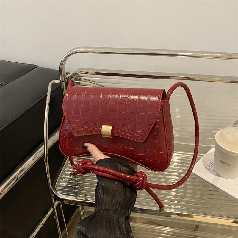 Elegant Medium Size Crocodile Texture Shoulder Bag For Women In Trendy Urban Minimalist Style