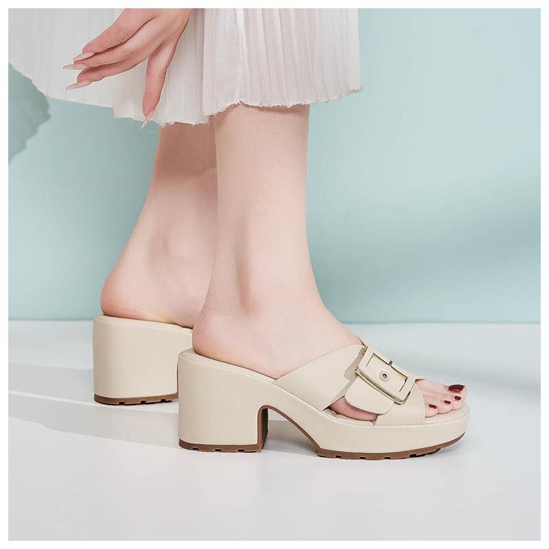 New 2025 Spring and Summer Platform Sandals Women's Casual Comfortable Large-size Metal Buckle Slippers . SKT