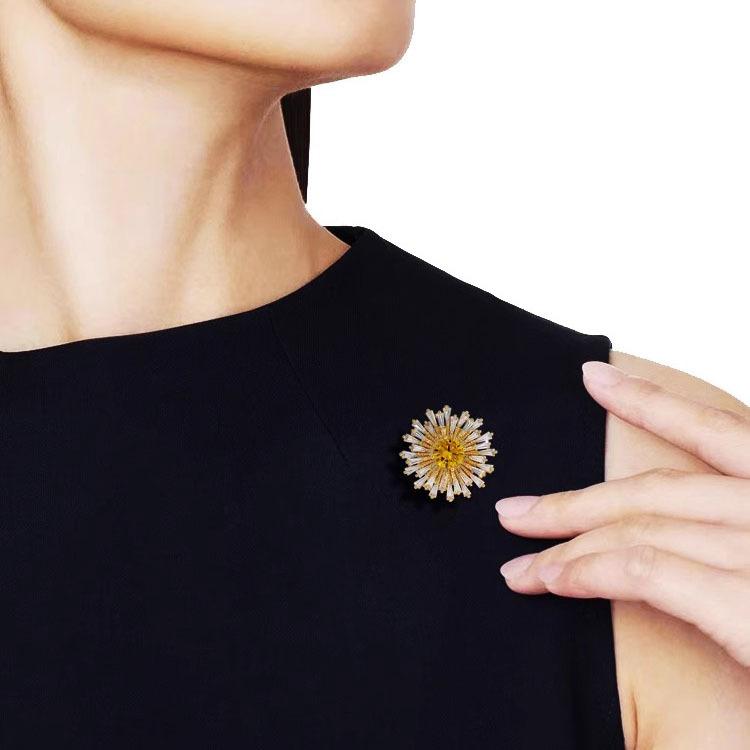 National Sunflower Brooch Women'S Niche Design Sense Crystal Brooch Creative Versatile Anti-Light Pin Suit Accessories