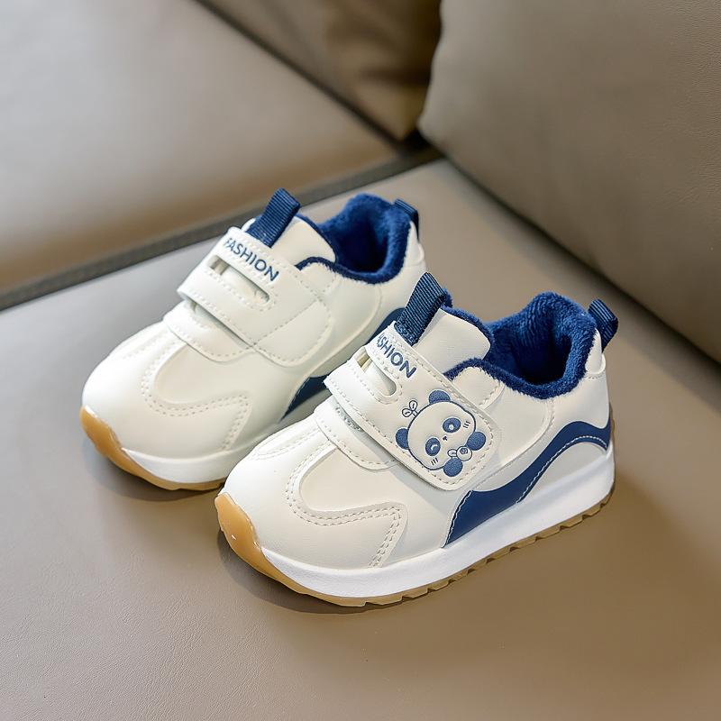 Children's velvet sports shoes boys and girls board shoes 2025 winter soft-soled thermal functional shoes baby non-slip toddler shoes