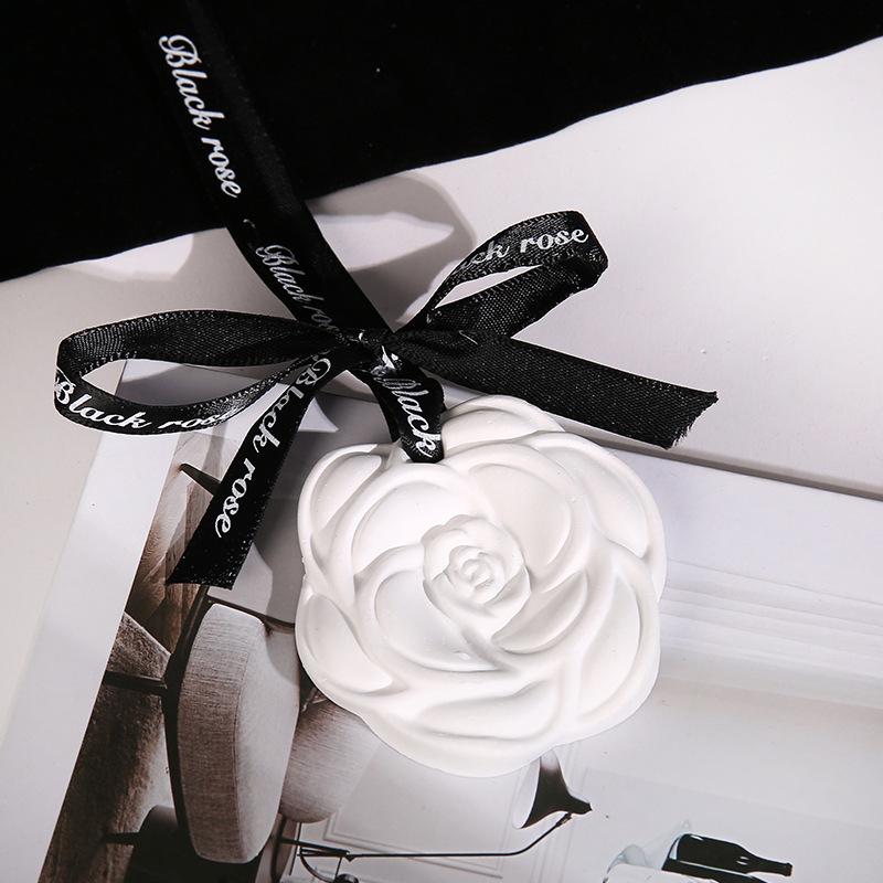 Car Hanging Air Freshener Beautiful White Flower Perfume for Car Styling Aroma Fresh Air Purifier Interior Decorations Ornament