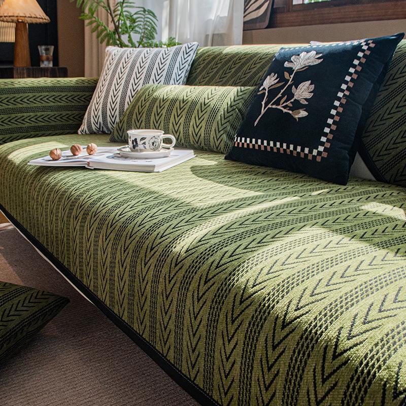 

French Medieval Sofa Cushion, Non-Slip And Dirt-Resistant Seat Cushion, Advanced Sense Chenille Pujiang Sofa Cover Cover Cloth Seat Cushion 70*70cm