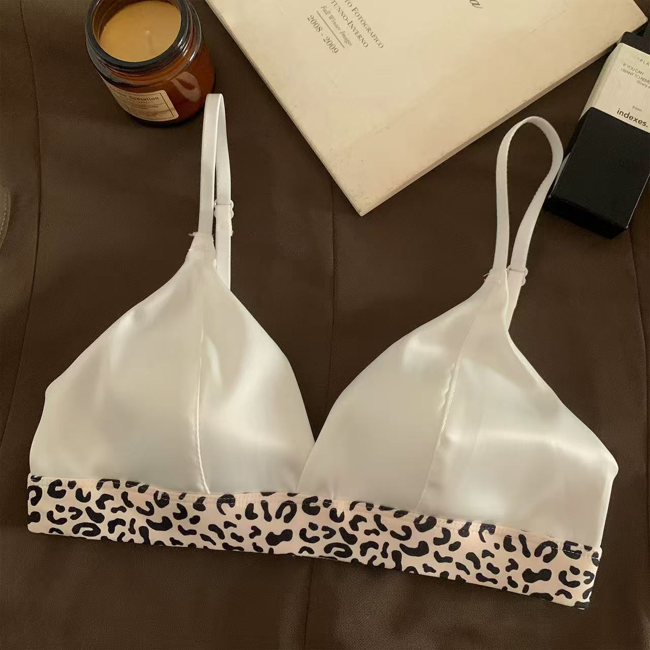 

Sexy leopard print satin skin-friendly and breathable small breasts gather anti-sagging thin back bra 1111 new 38/85ABC
