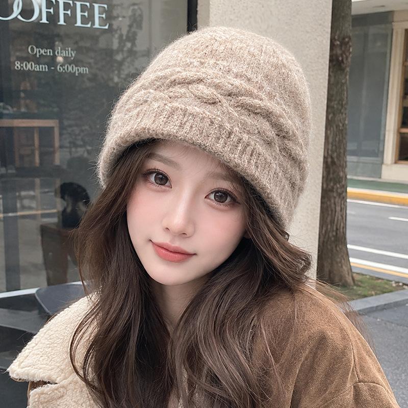 Autumn and winter new acrylic fiber knitted warm and comfortable wool hat women's daily commuting versatile face small temperament stacking hat