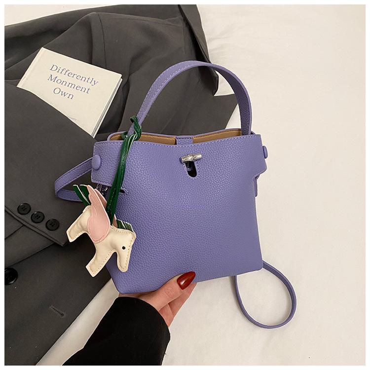

2025 spring and summer new Korean bucket bag niche casual shoulder crossbody portable commuter premium women s bag