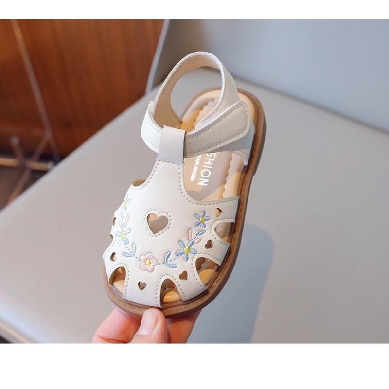 New summer embroidered closed-toe soft sole sandals, trendy Chinese style shoes for girls
