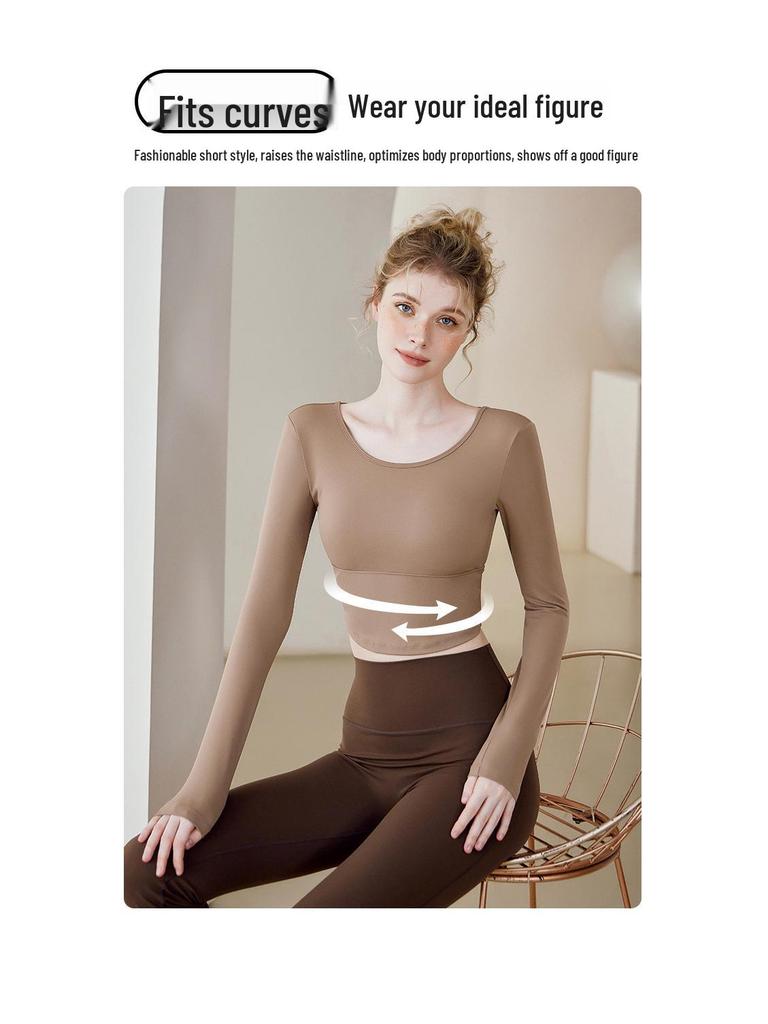 Damen Herbst/Winter Yoga Top mit integriertem BH, Langarm, Ausgeschnittenem Rücken, Trägern und Polstern.