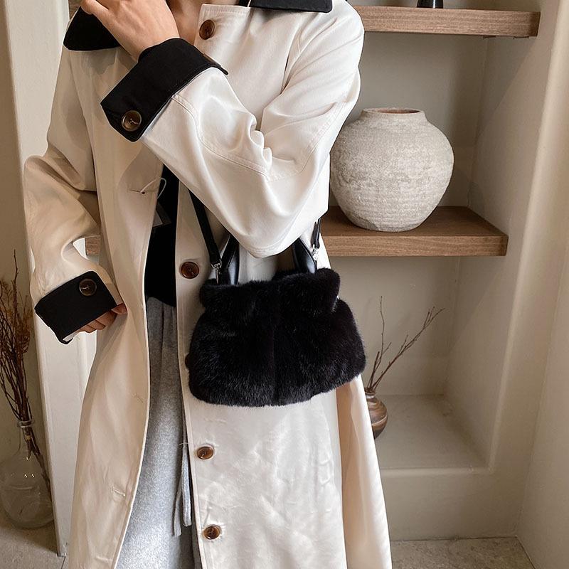 Wholesale pleated handbag bag autumn and winter 2025 new women's shoulder crossbody plush bag niche bucket bag