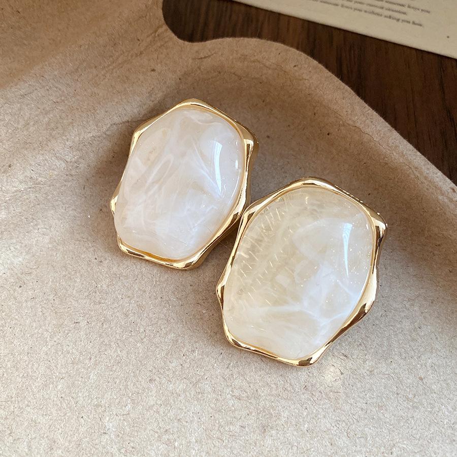 

Silver needle pleated resin oval pendant stud earrings high sense temperament elegant earrings retro light luxury fashion earrings