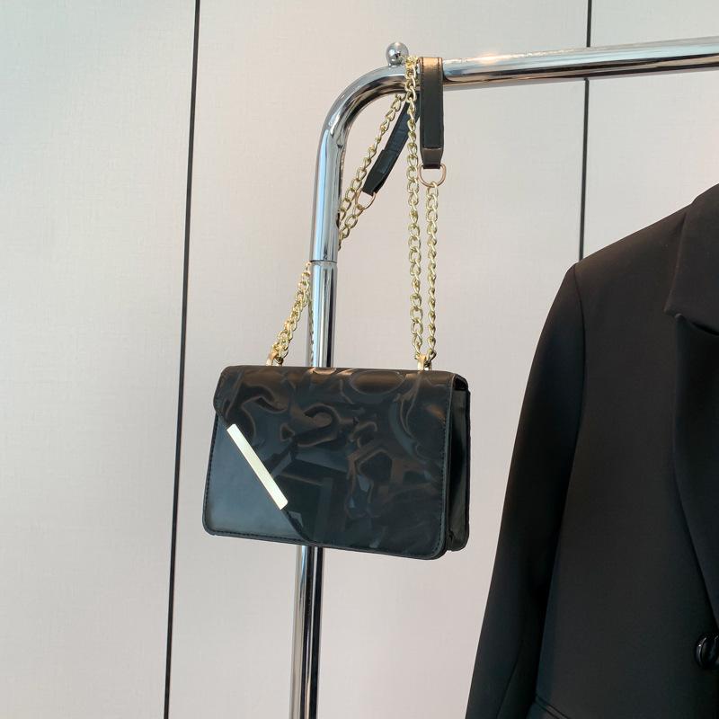 Новая маленькая сумка женская 2025 лето новая трендовая повседневная красивая модная маленькая квадратная сумка ретро на плечо сумка-мессенджер женская