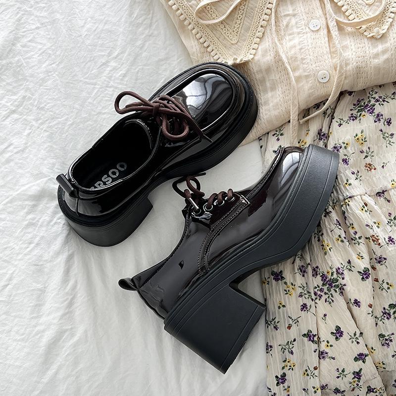 

Французский ретро британский стиль универсальная платформа маленькие кожаные туфли женские летние новые модели с юбками глубокий вырез толстый каблук туфли-лодочки 40 коричневый