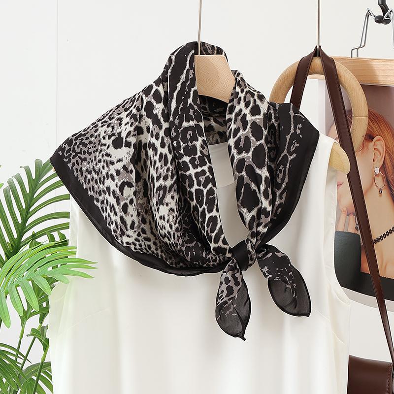 Foulard Quadrato Stampa Leopardo 70x70cm Donna Fascia Satinata Hijab Musulmani Sciarpe Foulard Piccolo Morbido Liscio Fascia Turbante Bandana