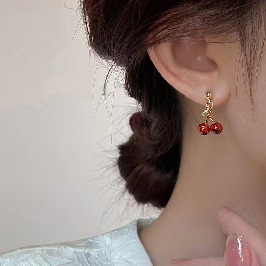 Elegant Burgundy Cherry Necklace For Women Minimalist Luxury Collarbone Chain Delicate Pendant