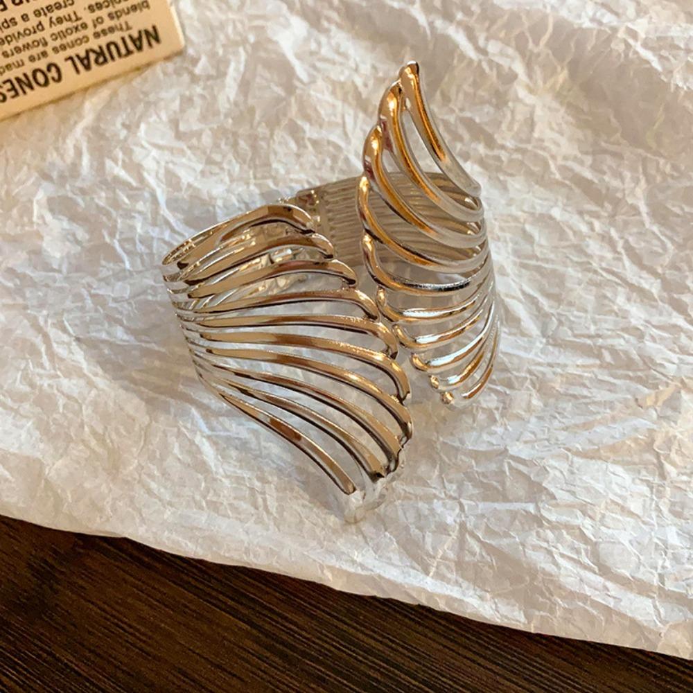 European and American Simple Bracelets, Arm Rings, Niche Cold Wind Temperament Bracelets, High-end Sense and Versatile Jewelry.