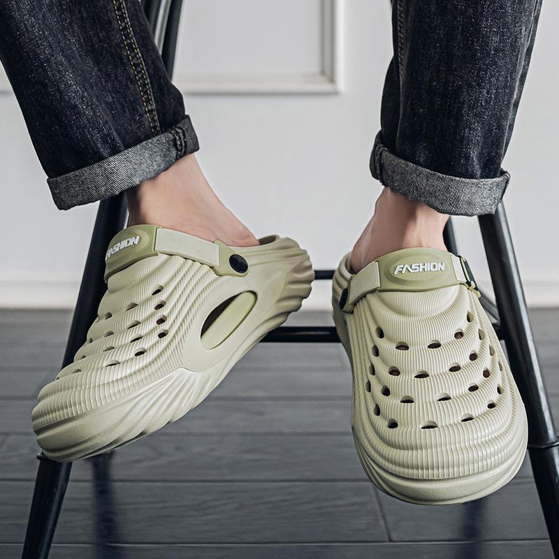 Casual Clogs Mens Sandals Summer EVA Beach Shoes for Men Fashion Hollow-out Slippers Solid Color Garden Shoes Closed-toe