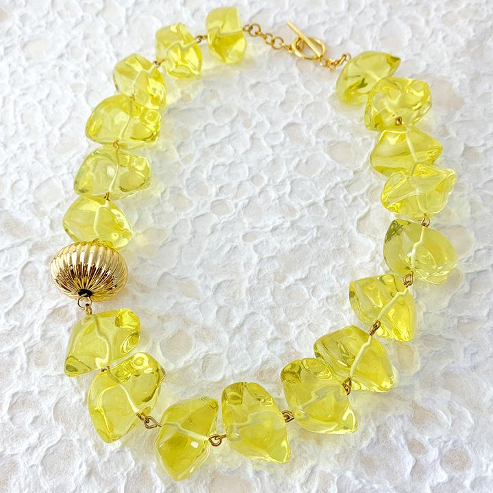 Vintage Chinese-Style Irregular Resin Beaded Necklace with Blue High-Transparency and Colorful Design