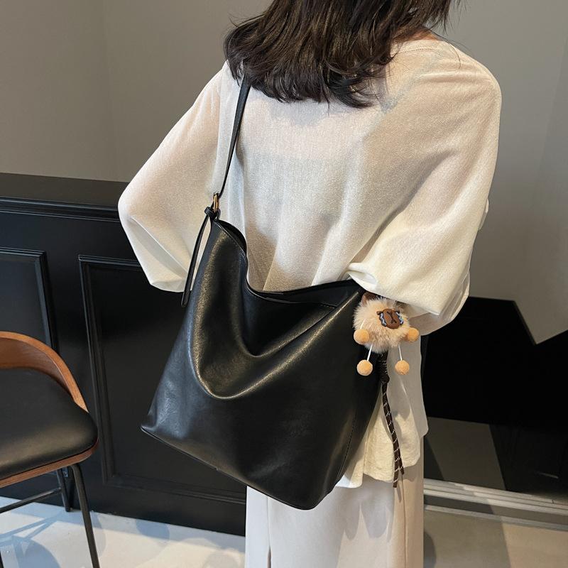 Large Capacity Trendy Bag Women's Bag 2025 New Textured Commuter Bucket Bag Solid Color Retro Shoulder Messenger Bag